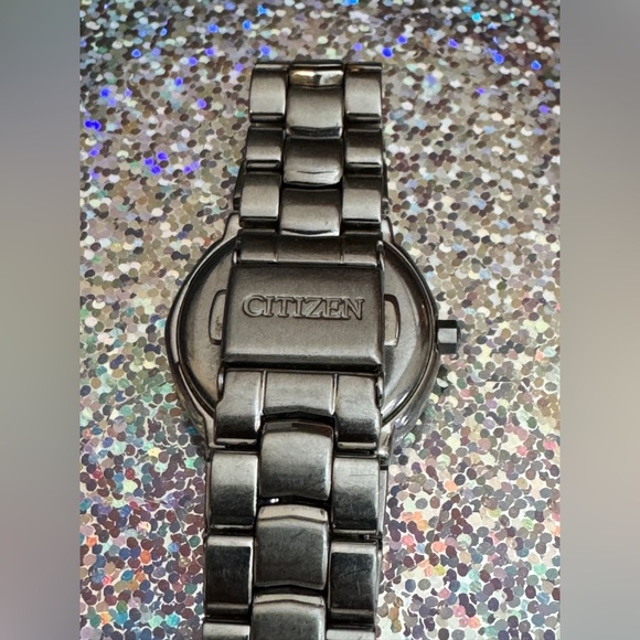 Citizen ladies watch. Stainless steel with Diamonds and mother of perfect face. - Picture 7 of 12